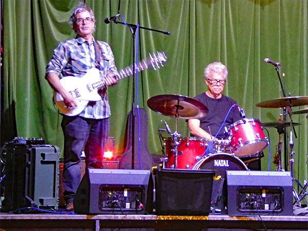 mike baggetta + stephen hodges (l to r) at 'gullivers in manchester, england