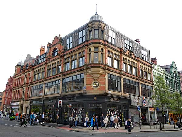 neighborhood around 'gullivers' in manchester