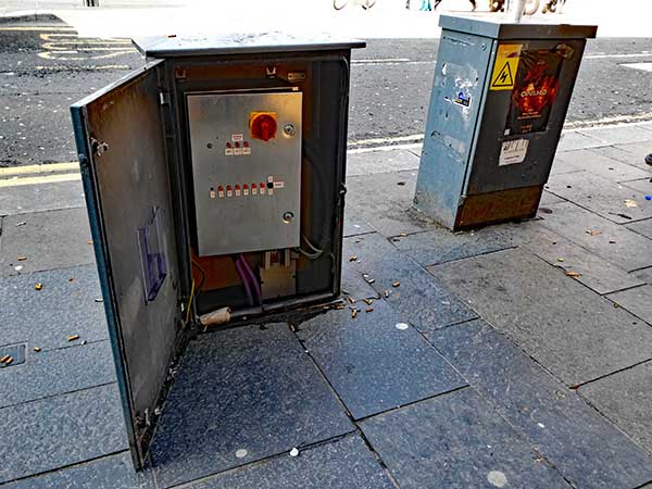 sauchiehall street in glasgow