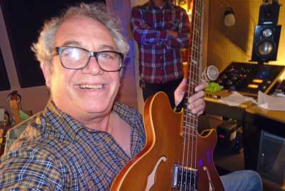 mike watt recording tribute piece for glenn branca w/il sogno del marinaio at casa hanzo in san pedro, ca on janaury 16, 2019 mike watt recording tribute piece for glenn branca w/il sogno del marinaio at casa hanzo in san pedro, ca on janaury 16, 2019
